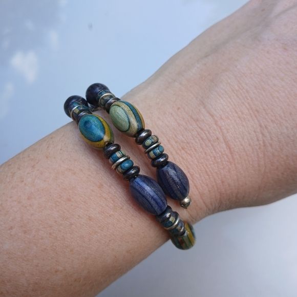 Wooden bobble Stretch on Bracelet Blue, green, yellow - Picture 3 of 4